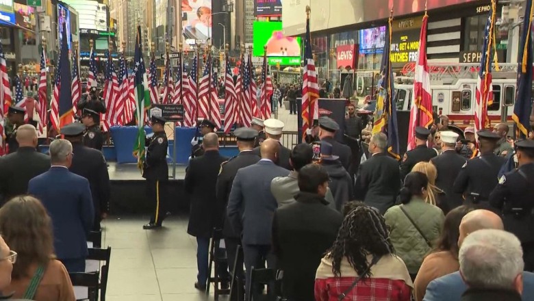 Award ceremony in Times Square honors heroes for First
Responders Day