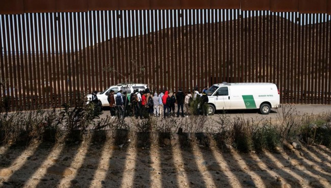 Judge gives U.S. 5 weeks to end Title 42 border expulsions